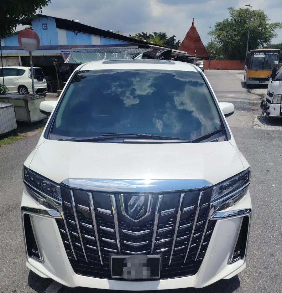 Toyota Alphard SC putih, gril depan