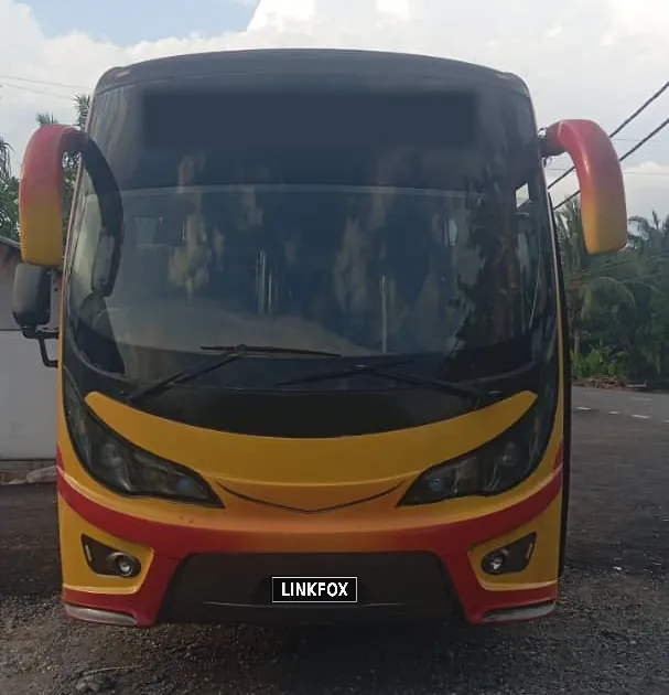Full-size tour coach, front view