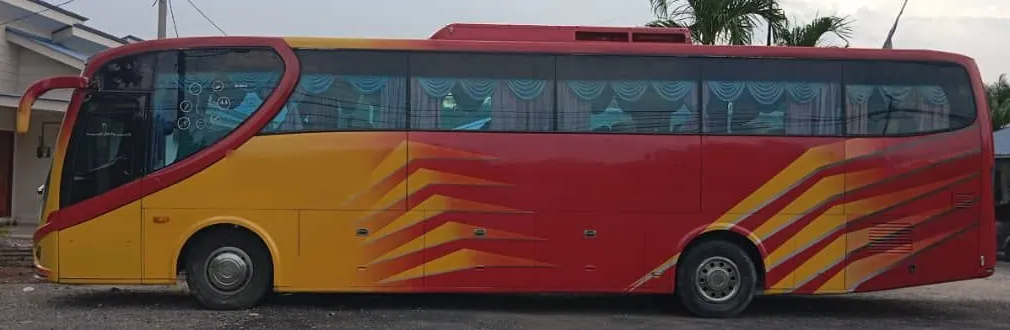 Full-size tour coach, side view